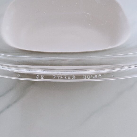 Corningware French White 02 Pyrex Dc1.5C Oval Casserole Dish with Glass Lid - Picture 2 of 4